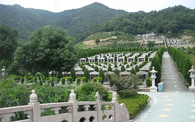 坟墓风水与空间的自然联系主要体现