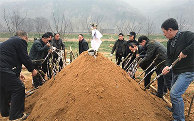 三天圆坟为啥不让女儿去？