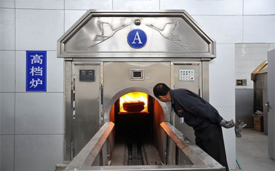 火化一个死人的费用一般是多少钱？