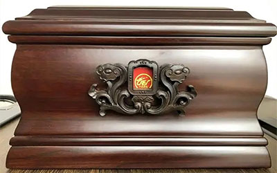 给骨灰盒打伞是什么人？有什么讲究？