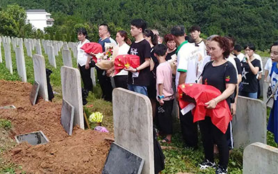 迁坟时必须去的人都有哪些？