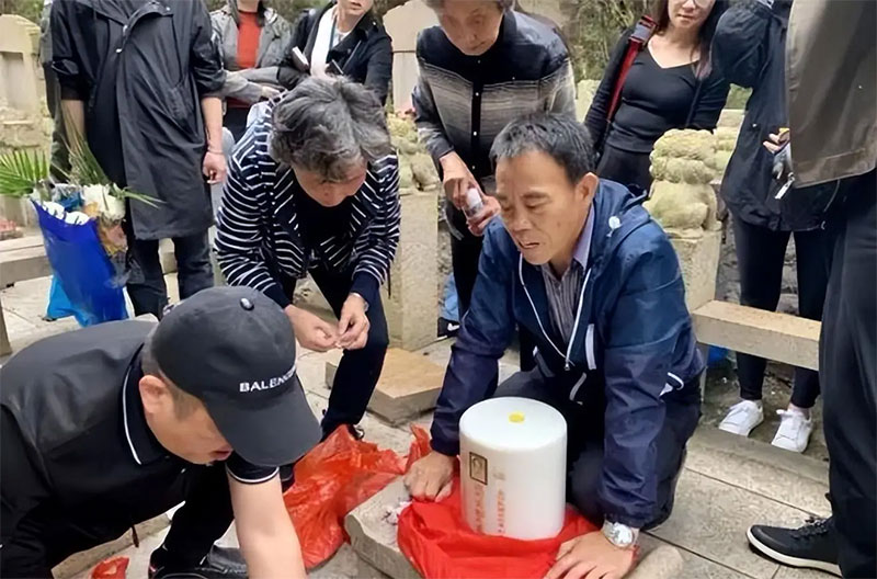 骨灰下载那个用品都有哪些内容？骨灰下葬用品一般多少钱？