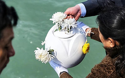 海葬撒海后骨灰盒应该要如何处理？可以从一处移动到另一处吗？