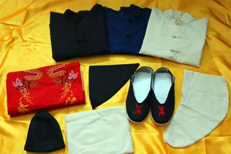 老人寿衣全套款式有哪些呢？如何为老人准备寿衣？