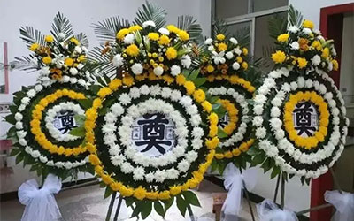 送花圈有什么讲究？买花圈有什么讲究？送花圈有什么禁忌？