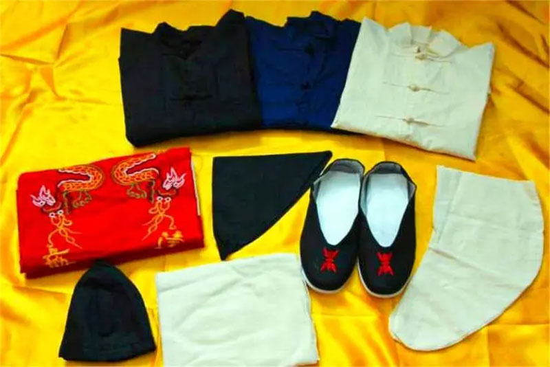 寿衣能提前购买放在家里吗？年纪大的老年人能提前购买寿衣吗？