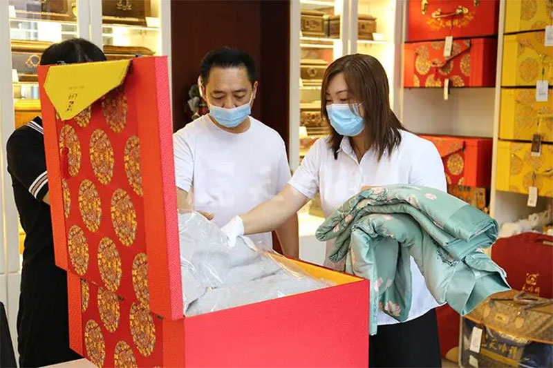 给老人买寿衣忌讳有哪些？现在都流行什么寿衣？