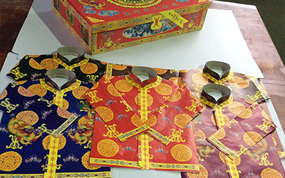 祭祀物品别忘打开包装