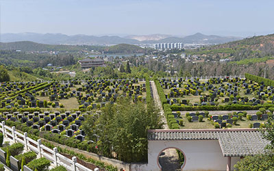 昆明墓园中的管理费