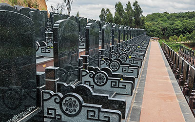 去昆明墓园选墓位碑料怎么选