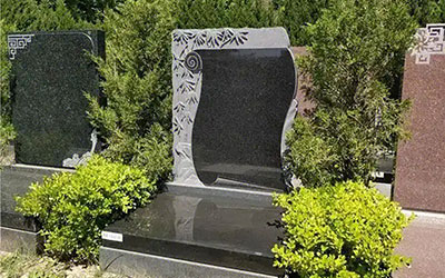 坟墓风水助后人运势，坟地风水与家族兴旺紧密相连