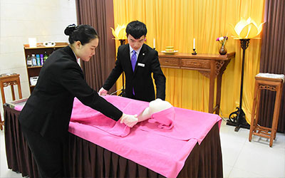 丧事一条龙套餐里有迁坟服务吗？