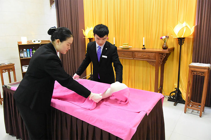 丧事一条龙套餐里有迁坟服务吗