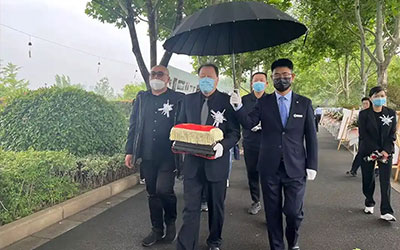 骨灰下葬遇见雨雪天气好不好？