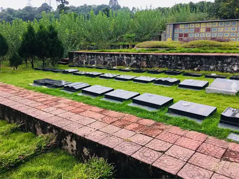 草坪葬有墓碑吗