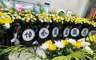 参加葬礼需要用哪些花？葬礼花束？