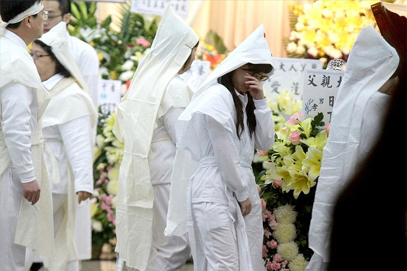 家里有老人去世，戴孝期间有哪些忌讳