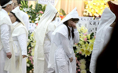 家里有老人去世，戴孝期间有哪些忌讳？