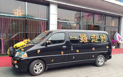 殡仪馆火化后如何将骨灰运往陵园呢？