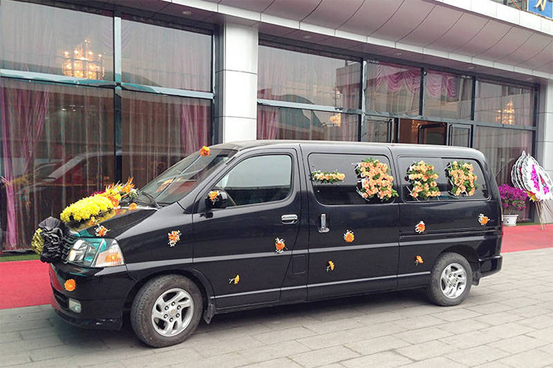 殡仪馆火化后如何将骨灰运往陵园呢 殡仪馆火化后如何将骨灰运往陵园呢