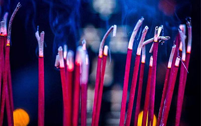 上香的时候香断了是怎么回事？