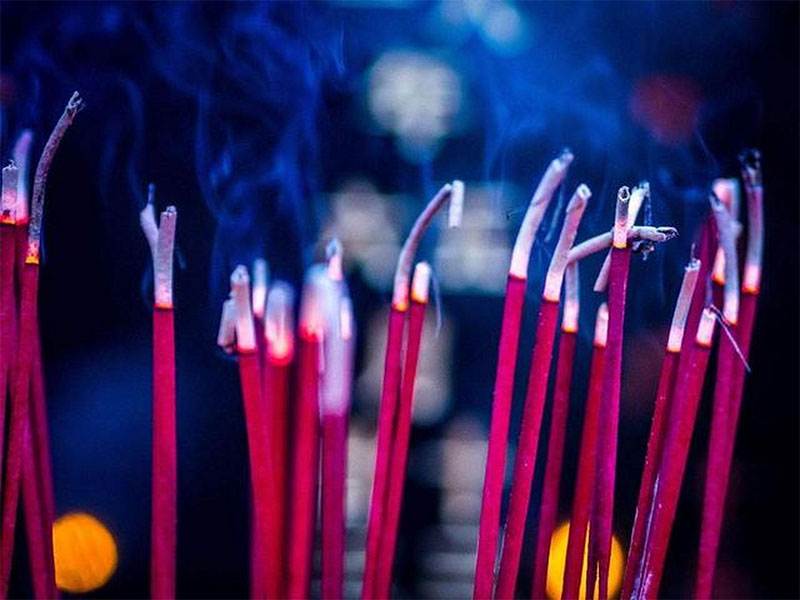 上香的时候香断了是怎么回事 上香的时候香断了是怎么回事