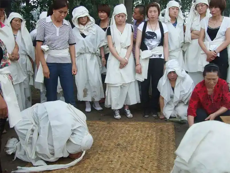 当今为何广泛地忽略葬礼的服饰呢