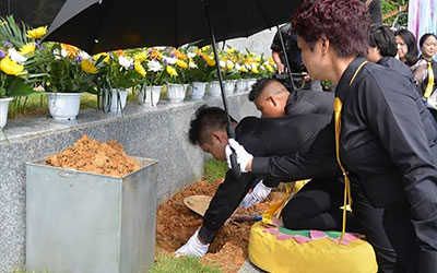 骨灰下葬仪式都包括哪些流程呢？