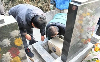 骨灰盒下葬的讲究有哪些？如何摆放？