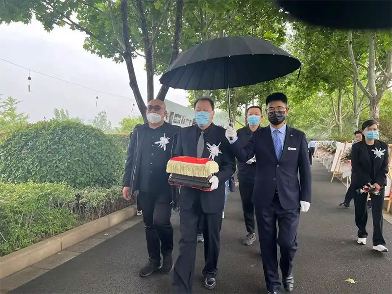 下葬骨灰盒必须知道的流程和注意事项