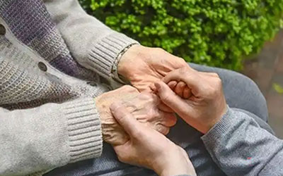 如何妥善的跟老人沟通身后之事？