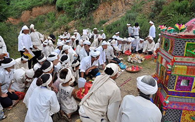 关于少数民族殡葬习俗有什么特别的规定？