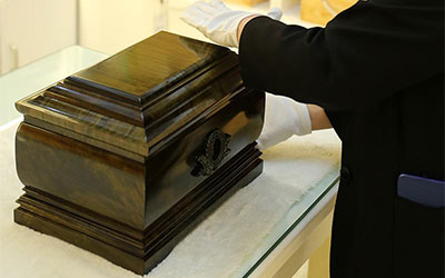 骨灰盒贝雕工艺