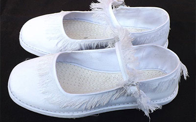 为什么丧鞋是白色的？