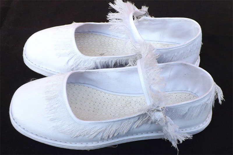 为什么丧鞋是白色的 为什么丧鞋是白色的