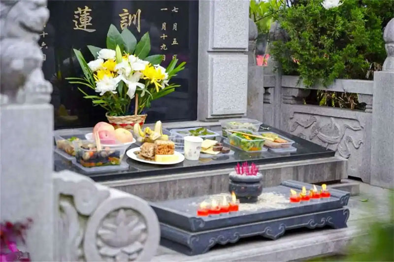 以虔诚祭祖，启家族昌盛之门