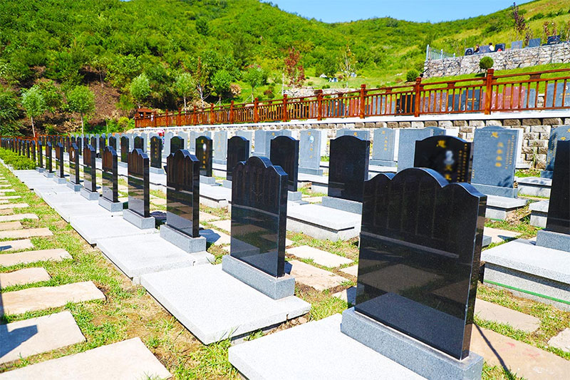 传统墓碑：镌刻于石的文化与情感