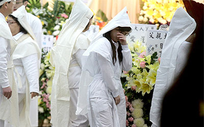 出殡：传统仪式与讲究