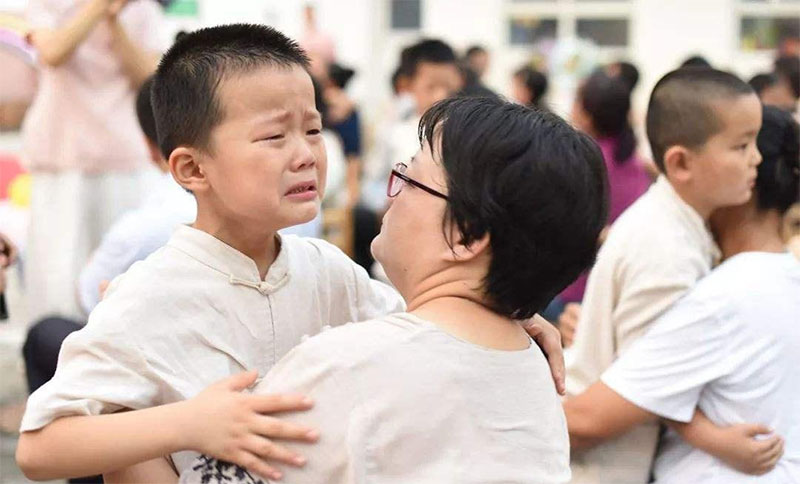 小孩能否参加葬礼：审慎抉择，守护童真
