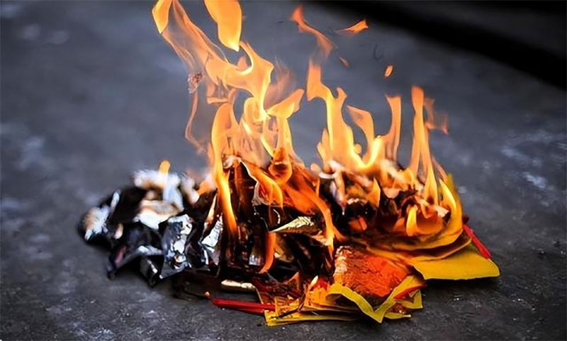 处理遗物有门道：三类物品慎焚烧