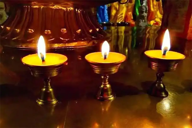 葬礼上的长明灯：生命之光的延续