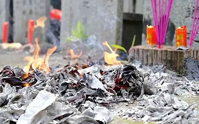 清明将至，上坟究竟该带什么物品才合适？