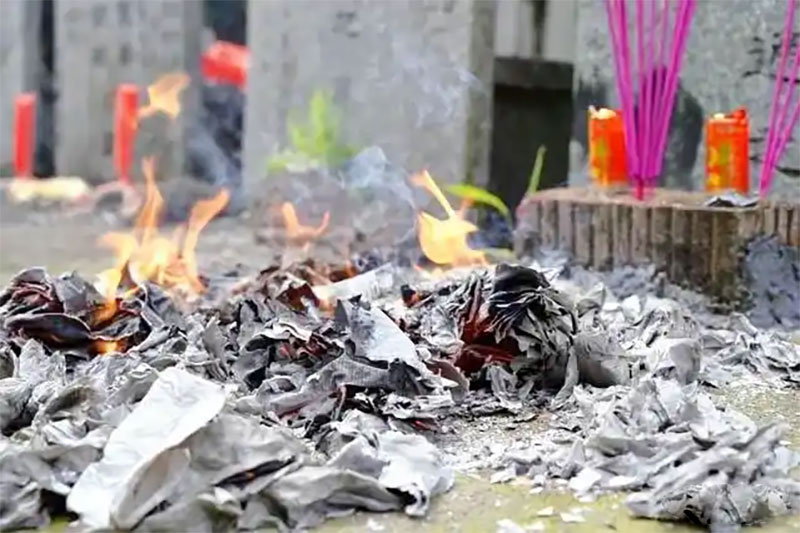 清明将至，上坟究竟该带什么物品才合适