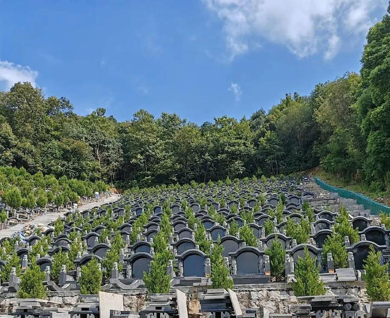 墓地风水禁忌与重要方位详解 墓地风水禁忌与重要方位详解