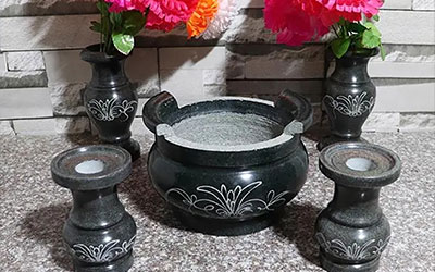 亲人去世后，在昆明墓地安葬时需要准备哪些陪葬品？