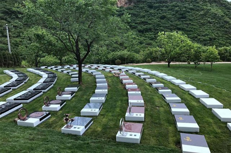 昆明陵园草坪葬有骨灰盒吗 昆明陵园草坪葬有骨灰盒吗