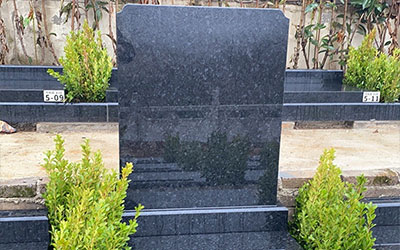 立碑有人最好回避一下