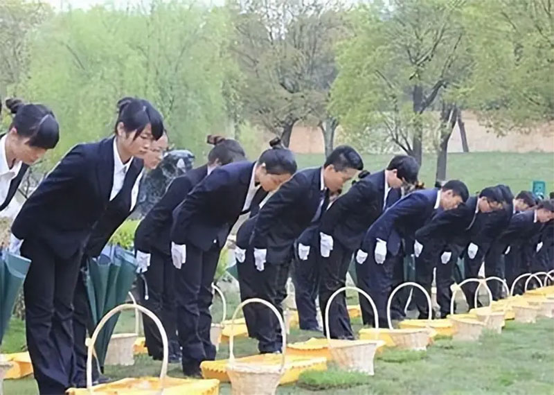 中国丧葬礼仪：丧服为何是白色的