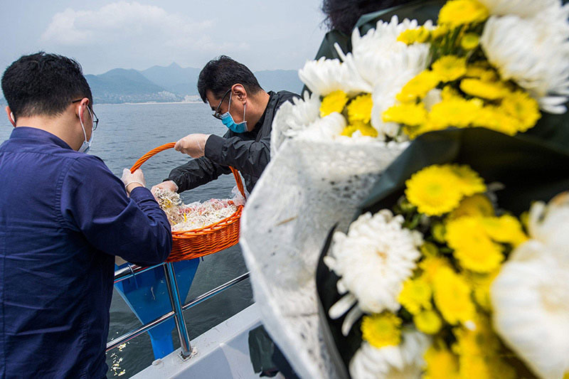 在波涛中寄托哀思:海葬后每年怎么祭奠逝者! 在波涛中寄托哀思:海葬后每年怎么祭奠逝者!