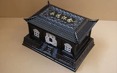 老人骨灰盒可以提前买么？能放在家中么？